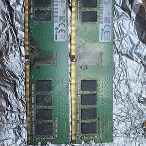 삼성 DDR4 8G PC4 - 2400T 2개 팝니다