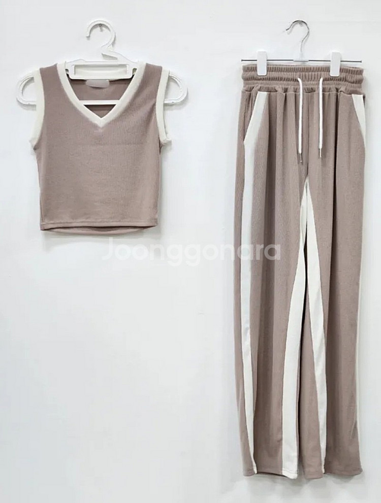 (새상품) 에이블리 꾸안꾸 배색 라인 트레이닝 세트 / 베이지--3