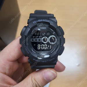 지샥 Gshock GD-100-1BDR 판매합니다.