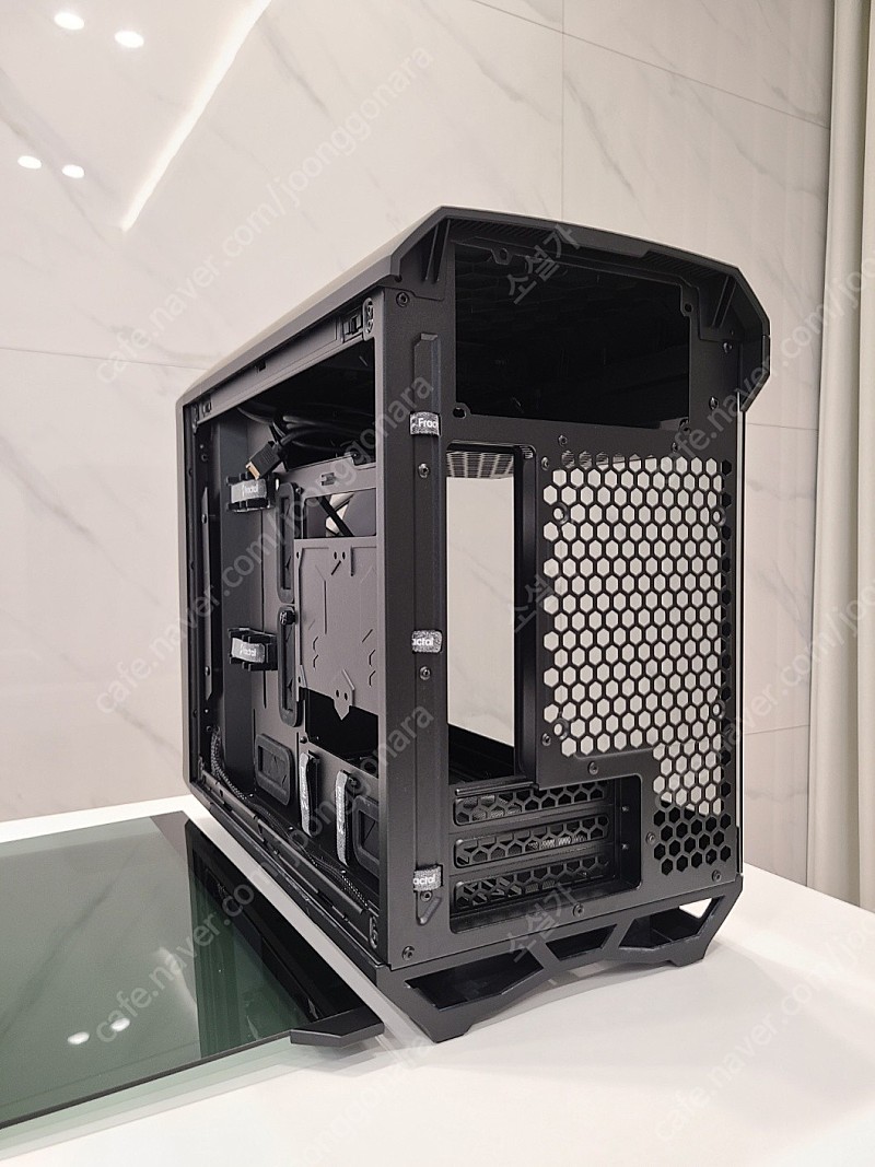 토렌트 나노 Fractal Design Torrent Nano Black RGB TG Light Tint | 중고나라 - 안심되는  중고거래
