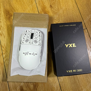 vxe R1 pro max 화이트 마우스 새제품 판매합니다.