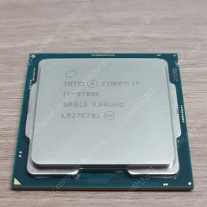 i7-9700k cpu 팝니다.