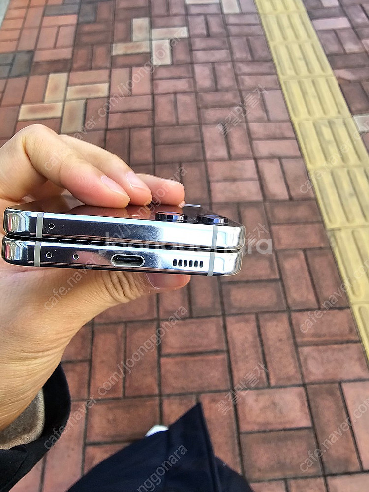 갤럭시 Z플립5 512GB 크림색 풀박스 팝니다--5