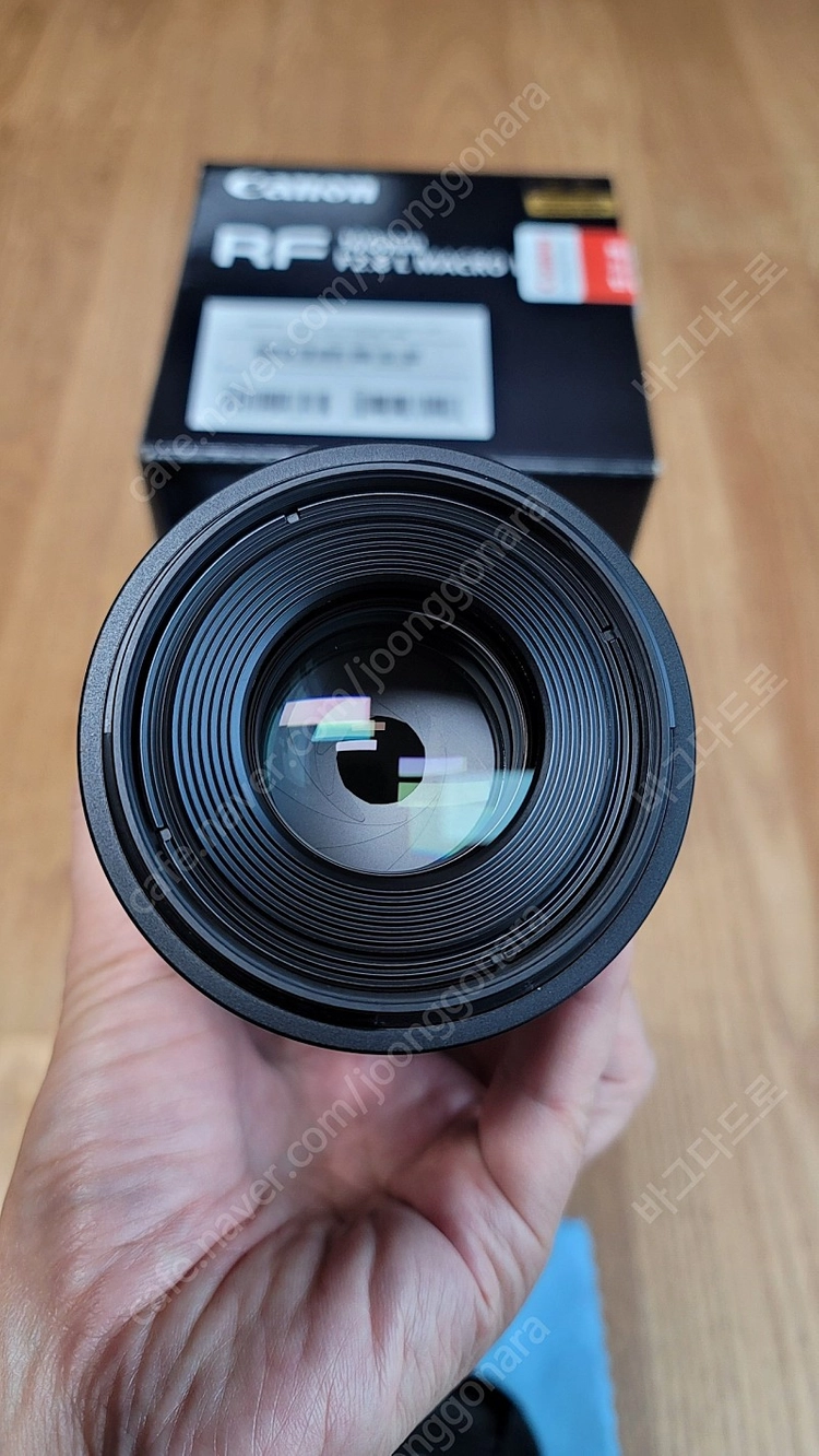 캐논 RF 100mm F2.8 L macro 렌즈입니다. 이미지