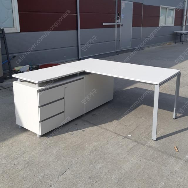 퍼시스 사무용가구 외 데스커 스틸케이스 등등 사무용 가구 많습니다. 이미지