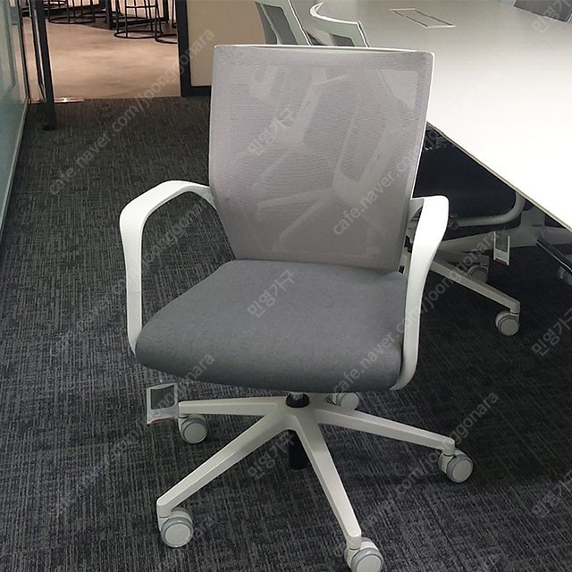 퍼시스 사무용가구 외 데스커 스틸케이스 등등 사무용 가구 많습니다. 이미지