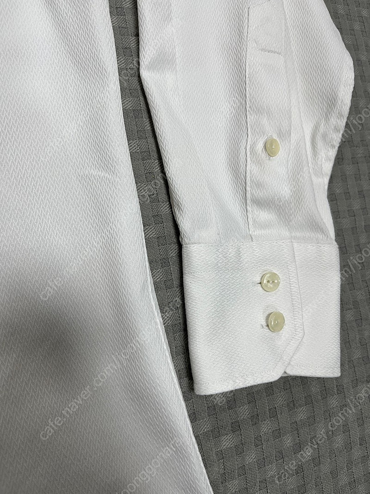 베르사체 컬렉션 V패턴 직조 셔츠 정품 이미지