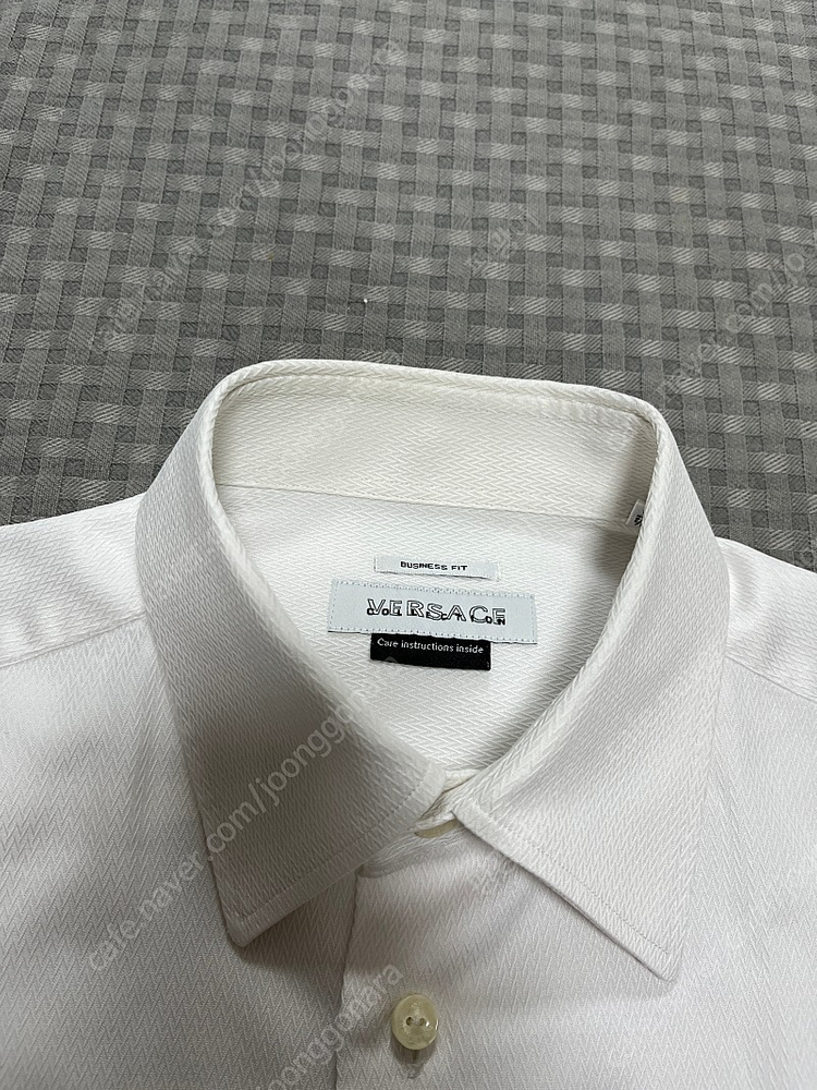베르사체 컬렉션 V패턴 직조 셔츠 정품 이미지