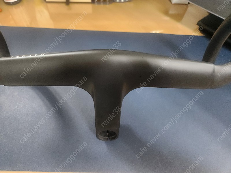 트렉 마돈 7세대 전용 일체형 핸들바 (42-39-100) 이미지