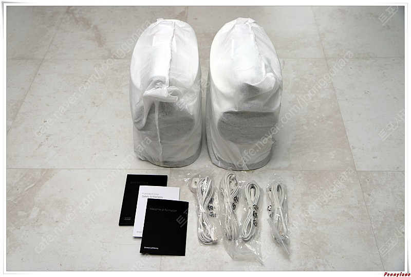 B&W 포메이션 듀오(화이트) + 전용 스탠드(실버) + 오디오 이미지