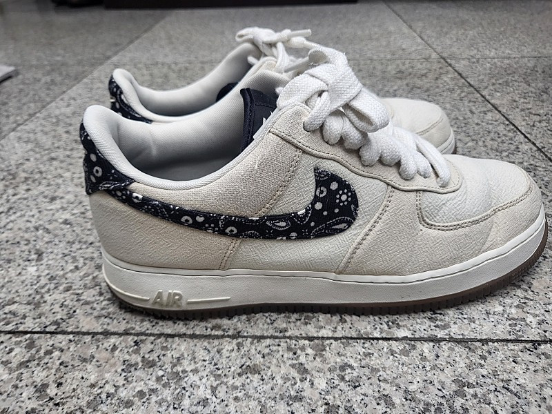 나이키 에어포스 페이즐리 스우시 이미지