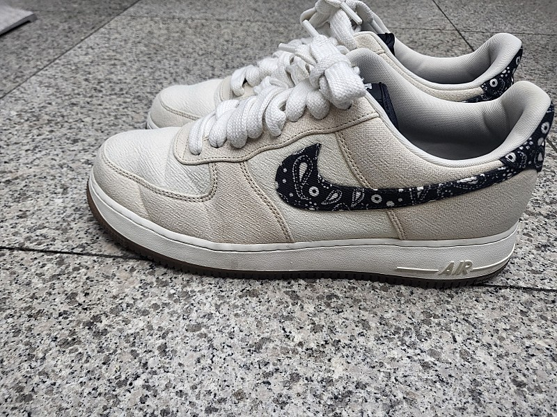 나이키 에어포스 페이즐리 스우시 이미지