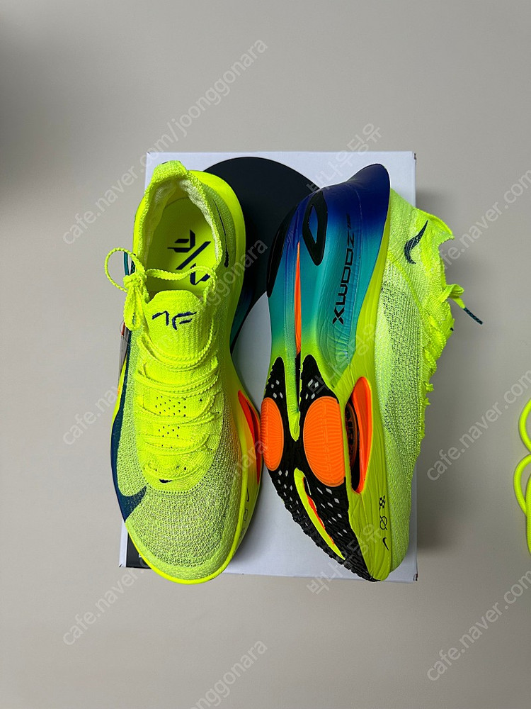 나이키 에어 줌 알파플라이 넥스트% 3 볼트 이미지