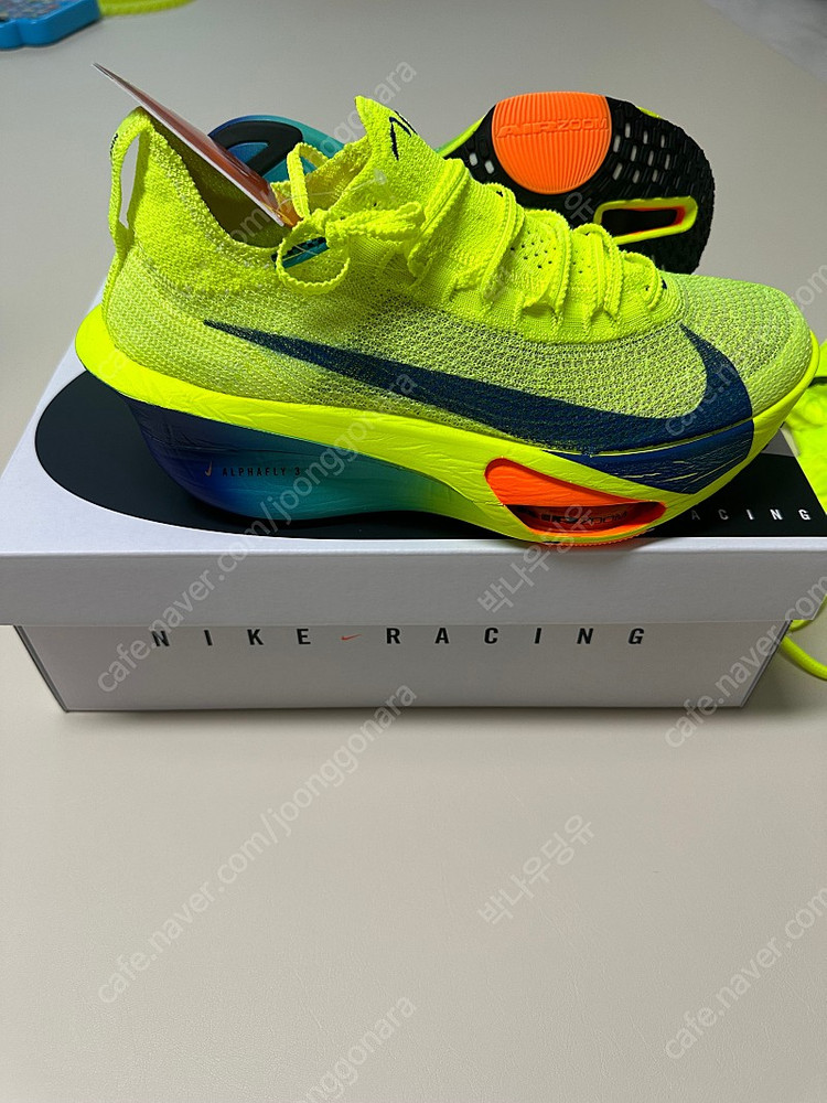 나이키 에어 줌 알파플라이 넥스트% 3 볼트 이미지