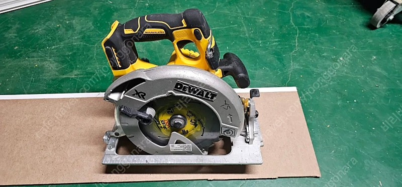 디월트 570 베어툴팝니다. 이미지