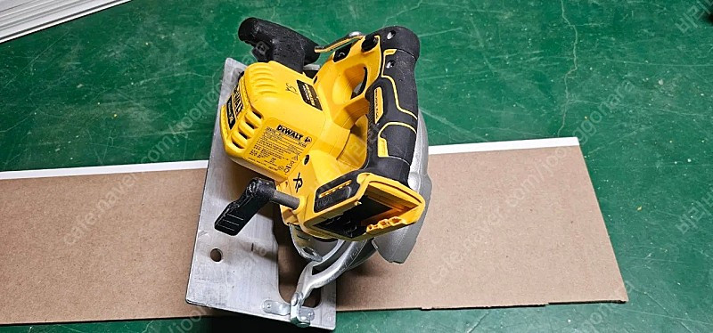 디월트 570 베어툴팝니다. 이미지