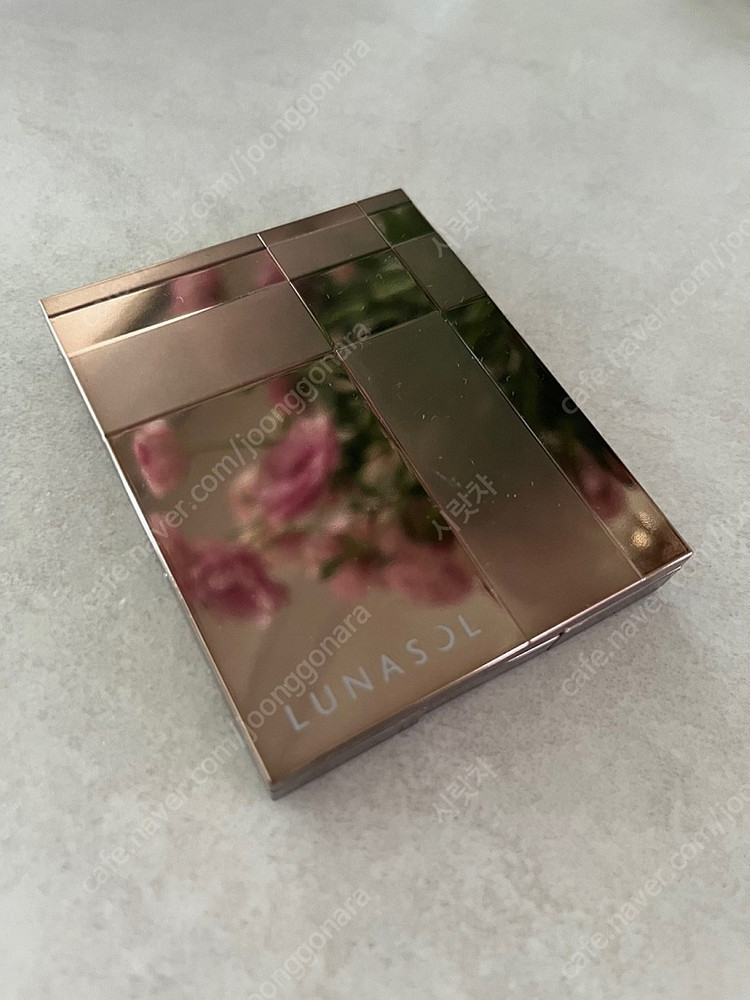 거의 새 컨디션인 조르지오 아르마니 루나솔 마카롱 스틸라 등 아이섀도우 팔레트 이미지