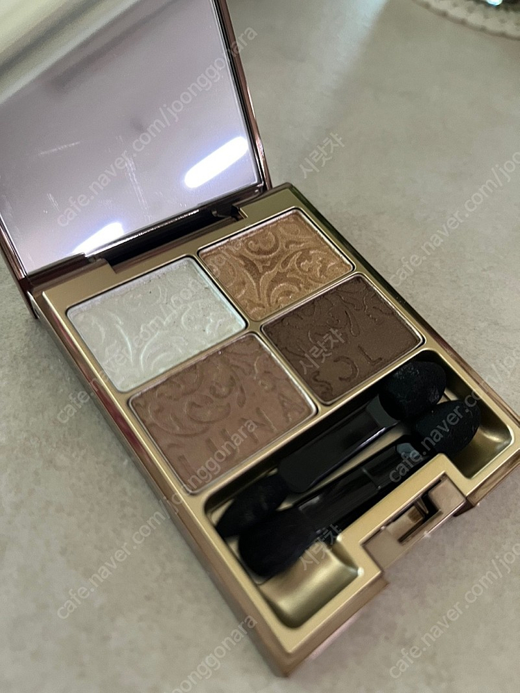 거의 새 컨디션인 조르지오 아르마니 루나솔 마카롱 스틸라 등 아이섀도우 팔레트 이미지