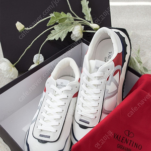 발렌티노 [VALENTINO] 오버사이즈 로고 빈티지 러너