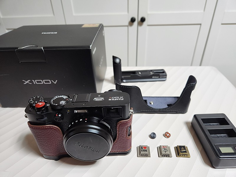 X100V 개봉신품 S 급 팝니다. (블랙색상) 이미지