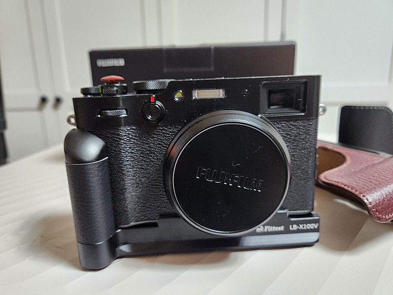 X100V 개봉신품 S 급 팝니다. (블랙색상) 이미지