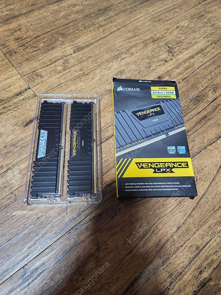 커세어 벤젠스 DDR4 3600CL18 이미지