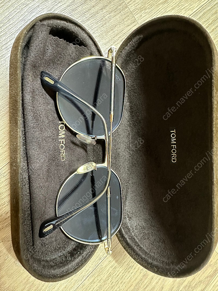 톰포드 선글라스 이미지