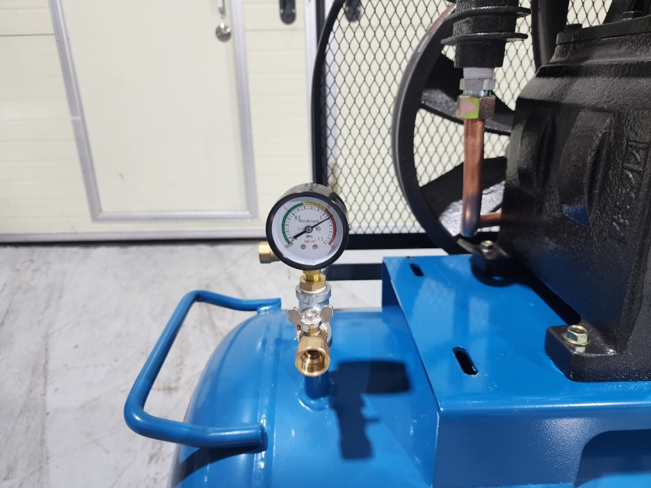 카센터 정비소용 중고 최상급)-중고압 7.5마력 에어탱크240리터 판매/중고콤프레샤 전문 이미지