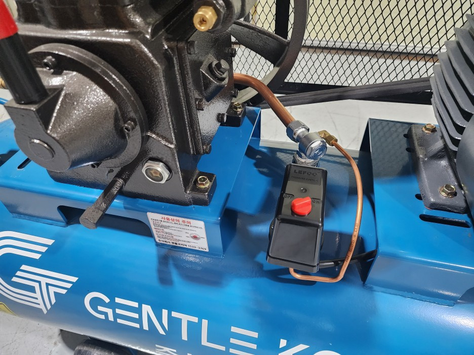 카센터 정비소용 중고 최상급)-중고압 7.5마력 에어탱크240리터 판매/중고콤프레샤 전문 이미지