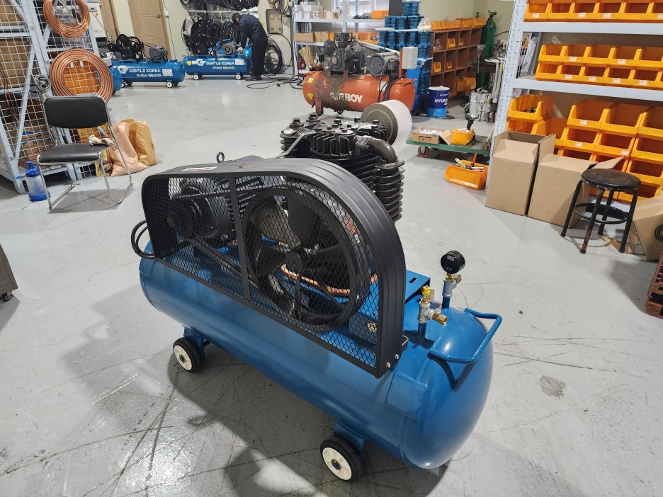 카센터 정비소용 중고 최상급)-중고압 7.5마력 에어탱크240리터 판매/중고콤프레샤 전문 이미지