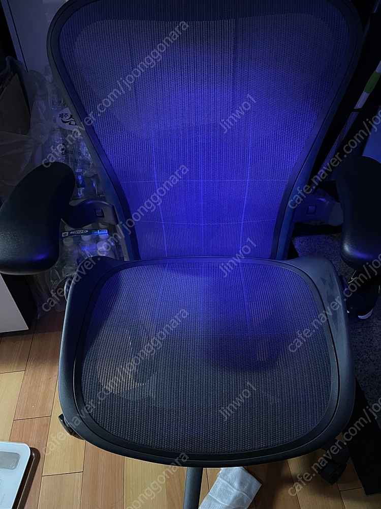 허먼밀러 뉴 에어론 풀의자 풀펑션 B 사이즈(미개봉)+아틀라스 헤드레스트(미개봉)+라텍스방석+바퀴 DC1(송파구 석... 이미지