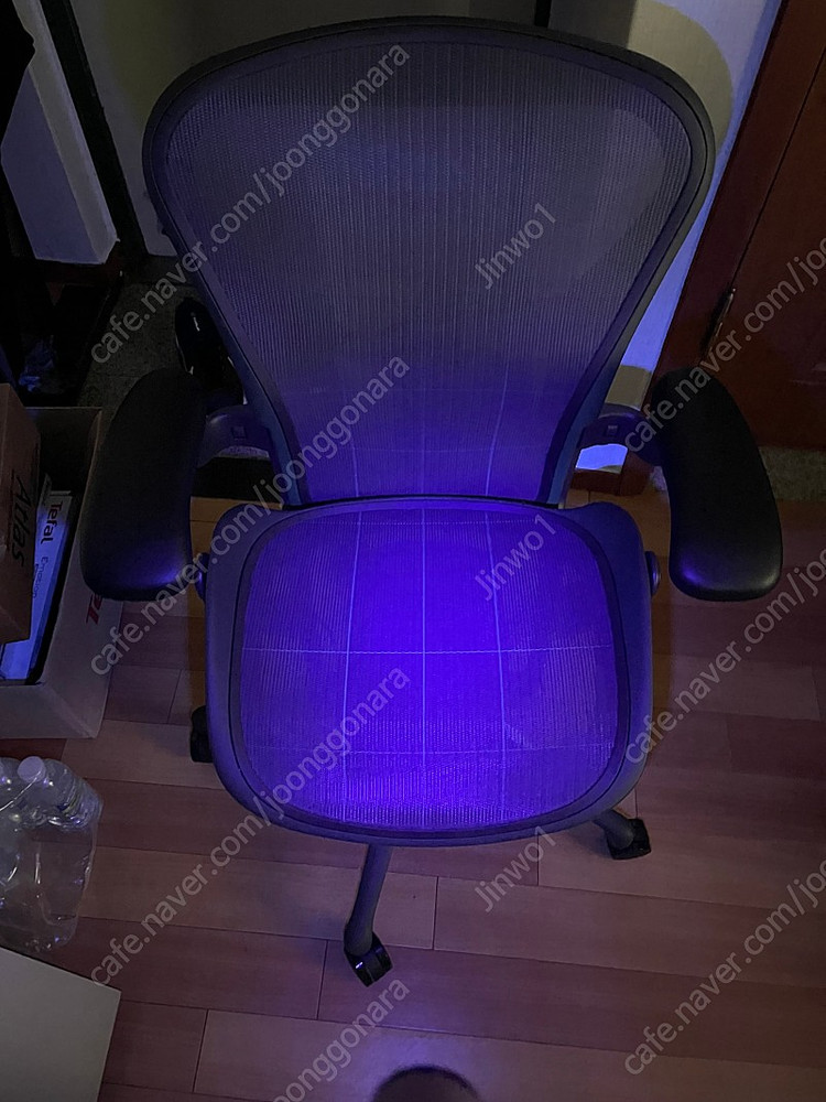 허먼밀러 뉴 에어론 풀의자 풀펑션 B 사이즈(미개봉)+아틀라스 헤드레스트(미개봉)+라텍스방석+바퀴 DC1(송파구 석... 이미지