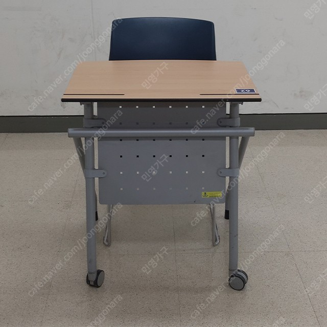 퍼시스 회의용 연수용 수강용 학원용 독서실 세미나실 1인용 테이블 책상 의자 이미지