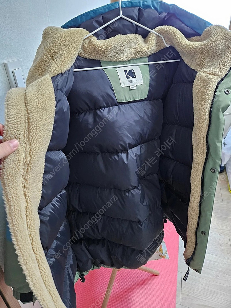 코닥 메일러 패딩 카키색(한정판) 2Xl팝니다 ​정해인이 입고 나왔는데 엄청 이쁩니다. 이미지