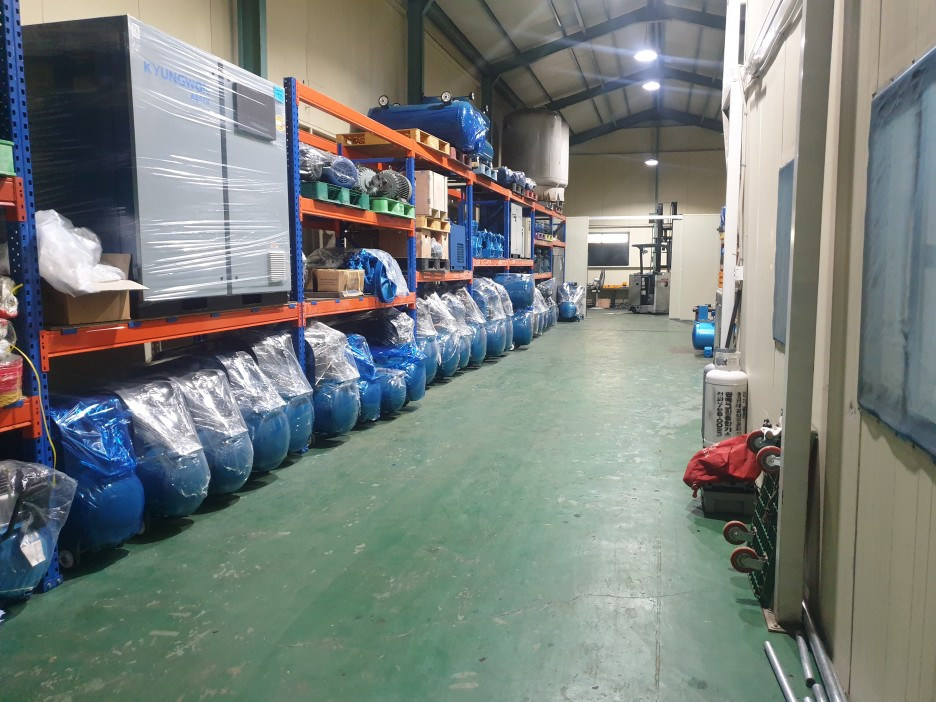 중고)- 산업용 5마력 에어탱크 150리터 콤프렛서 판매 제작 수리 중고콤프레샤 전문 이미지