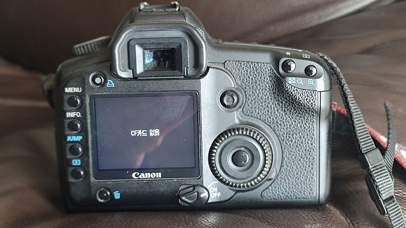 캐논 카메라 dslr 5d + 세로그립 + 릴리즈, 충전기, 배터리 이미지