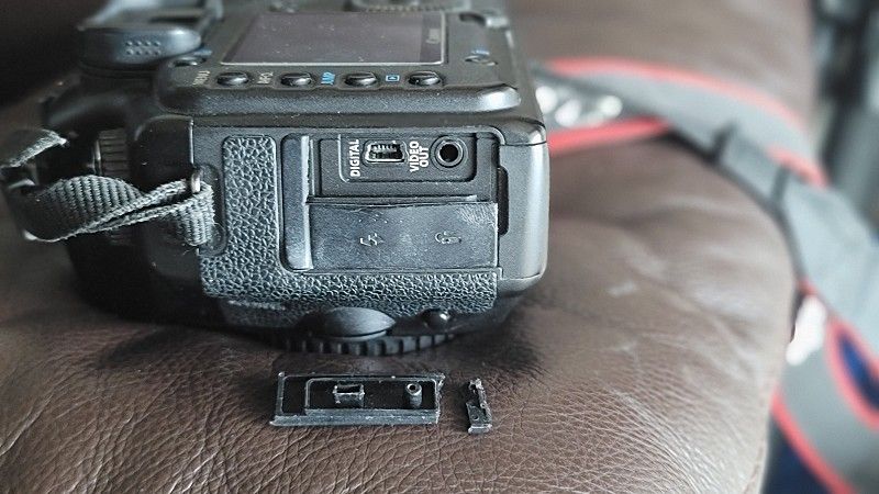 캐논 카메라 dslr 5d + 세로그립 + 릴리즈, 충전기, 배터리 이미지