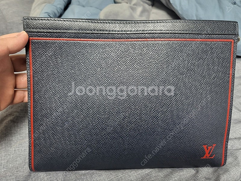 루이비통 클러치 보야주 한정판 레드로고 색상 판매합니다...--0