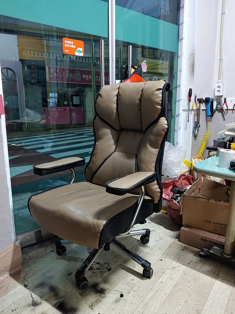 국내산 컴퓨터 게이밍 의자 하나산업 PC방 중역 의자 이미지