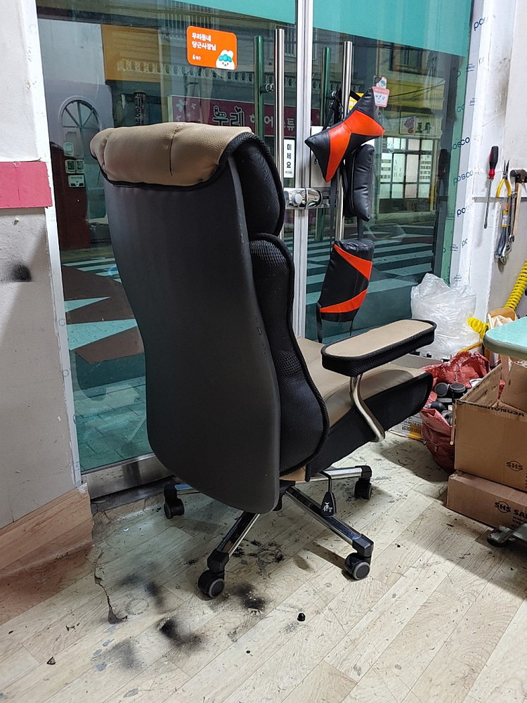 국내산 컴퓨터 게이밍 의자 하나산업 PC방 중역 의자 이미지