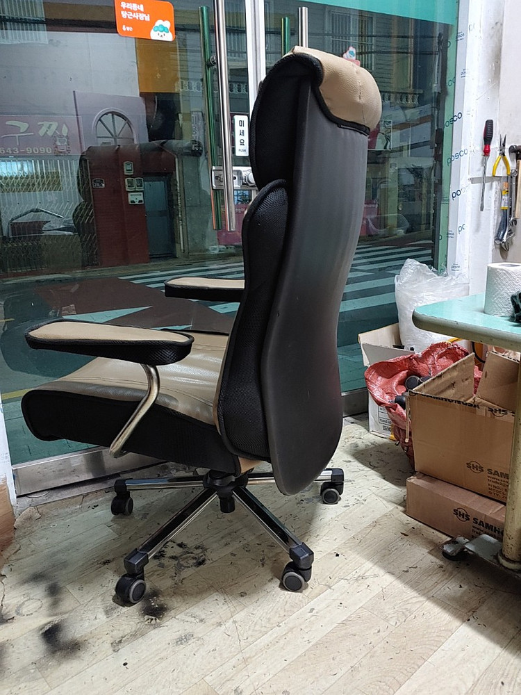 국내산 컴퓨터 게이밍 의자 하나산업 PC방 중역 의자 이미지