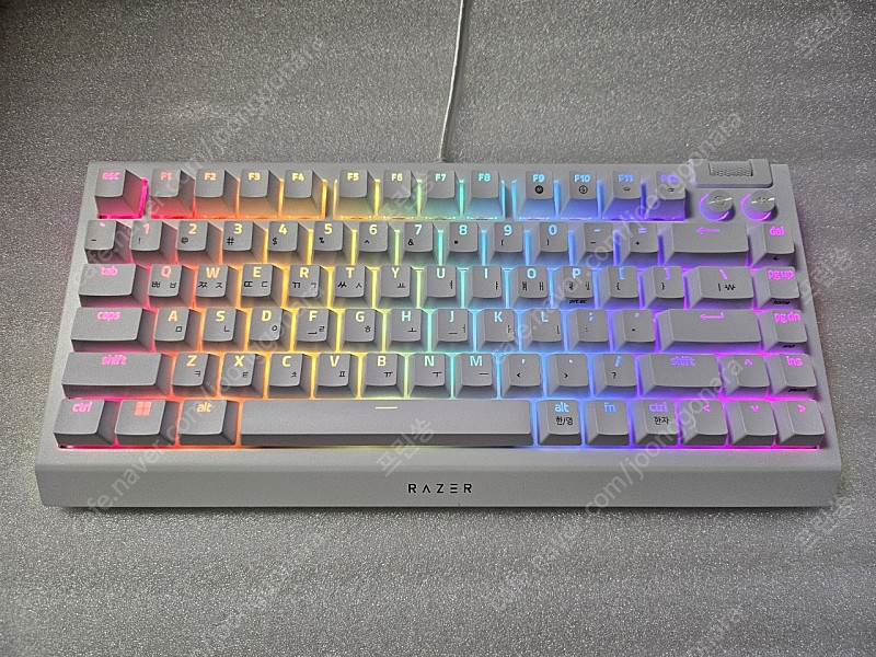 레이저 블랙위도우V4 75% 화이트 팝니다 이미지