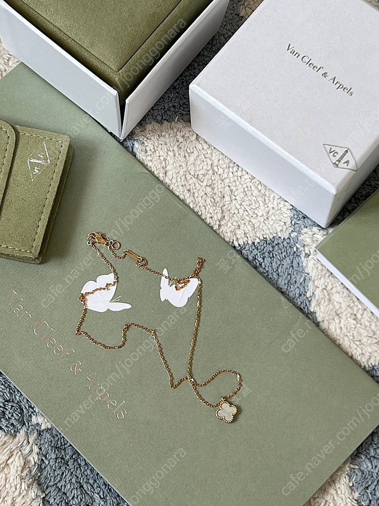 반클리프 알함브라 스윗 목걸이 화이 이미지