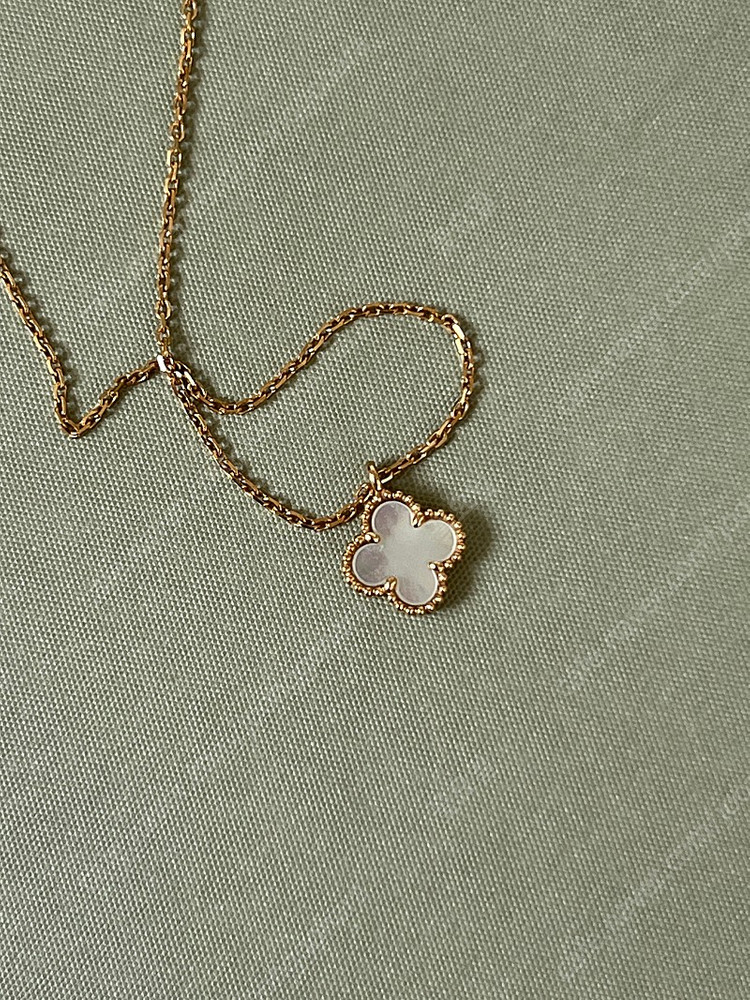 반클리프 알함브라 스윗 목걸이 화이 이미지