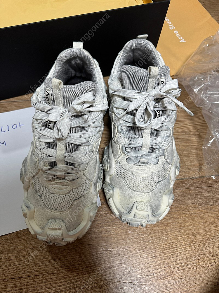 아크네 스튜디오 볼스터 판매 이미지