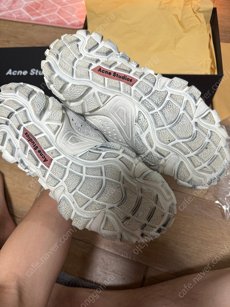 아크네 스튜디오 볼스터 판매 이미지