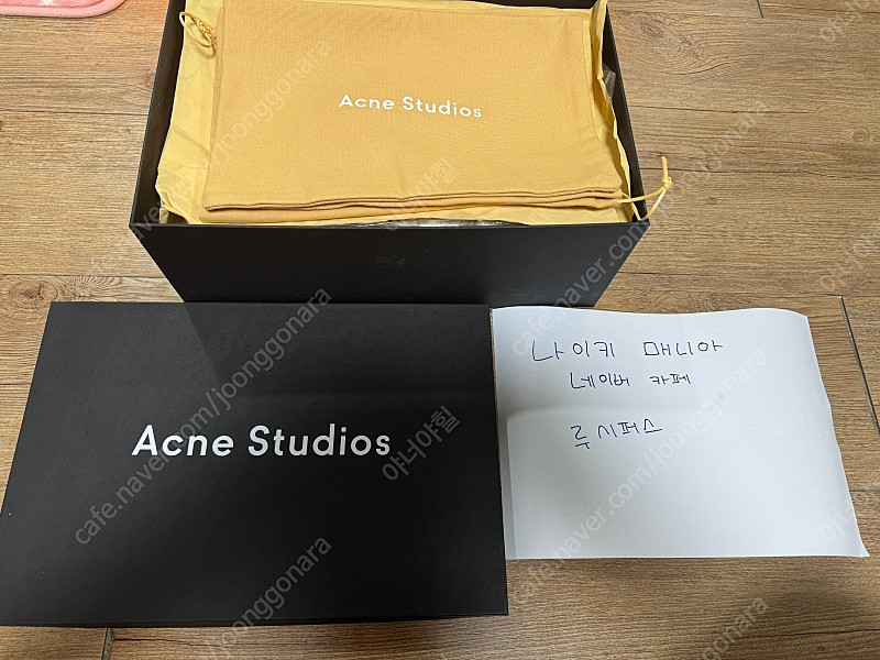 아크네 스튜디오 볼스터 판매 이미지