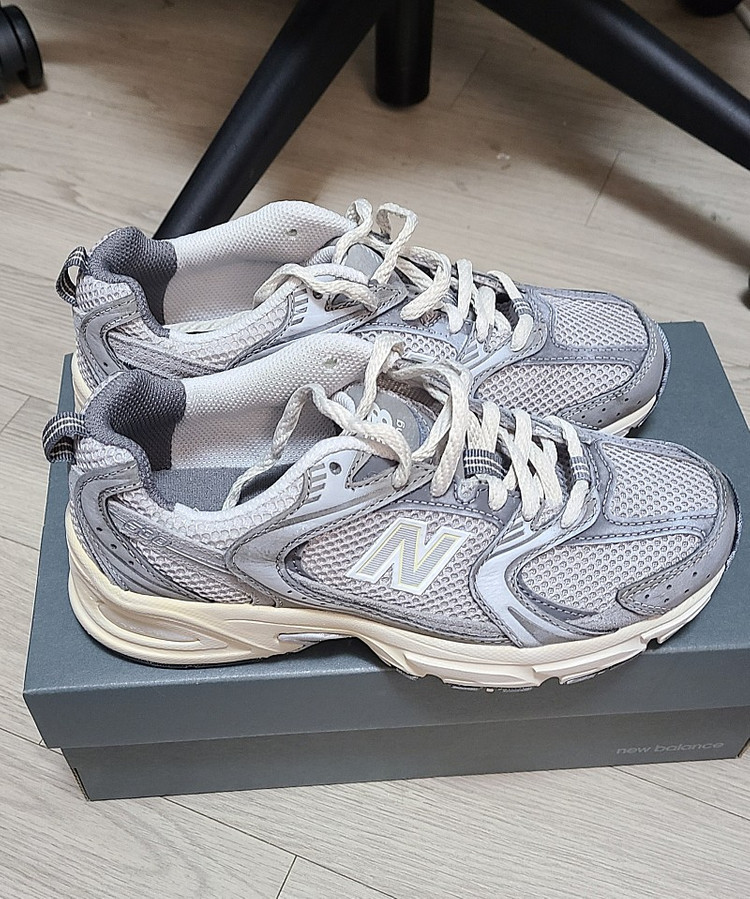 뉴발란스 530 프리미엄 빈티지 그레이 여성 225 이미지