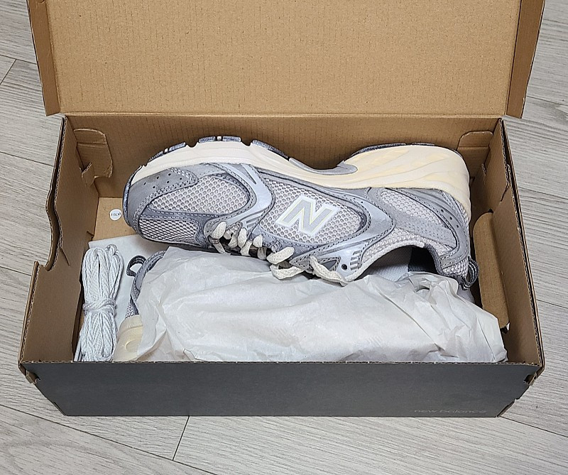 뉴발란스 530 프리미엄 빈티지 그레이 여성 225 이미지