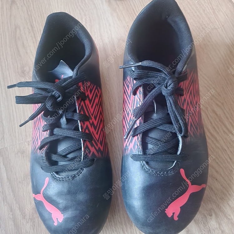 아동 축구화 이미지